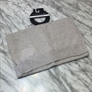Tahari, 100% 2-Ply Cashmere Scarf/Wrap, Light Grey